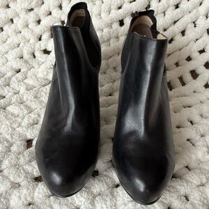 Guess Kailey Black Leather Ankle Boots size 8.5